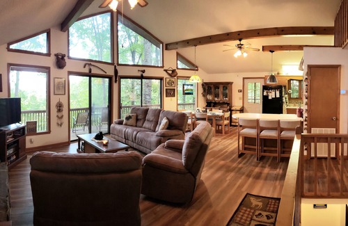 Unaka Casa | Cozy Bear Paw Mountain Retreat