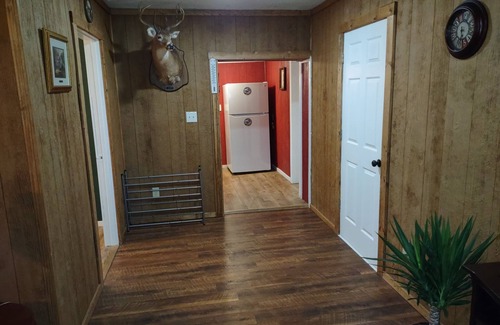 Clifford Cabaña | Cozy Bear Rock Cottage with hot tub