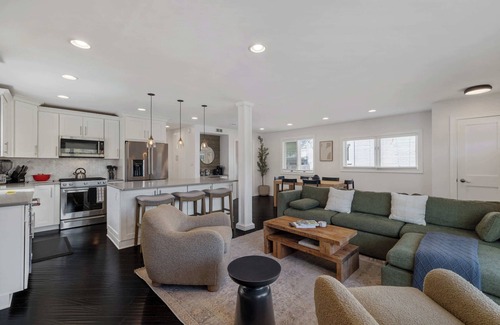 Birmingham Casa | Cozy, Beautiful Birmingham 4BR/2BA Getaway!