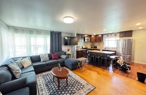 Seminary Hill Casa | COZY Beautiful Entire House in Alexandria