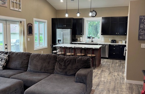 Alexandria Cabina | Cozy, beautiful, family friendly, 3-bedroom, newly built cabin on Lake Latoka