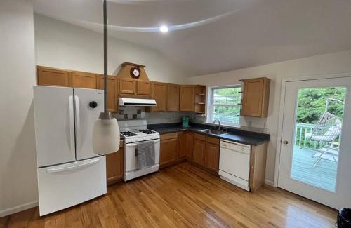 Monroe Casa | Cozy Beautiful Pondside Luxurious Retreat