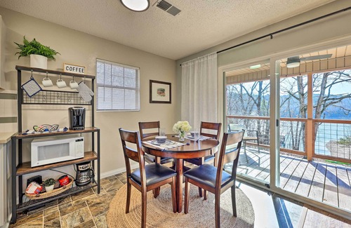 Powell Cabina | Cozy Beaver Lake Cabin w/ Waterfront View & Kayaks