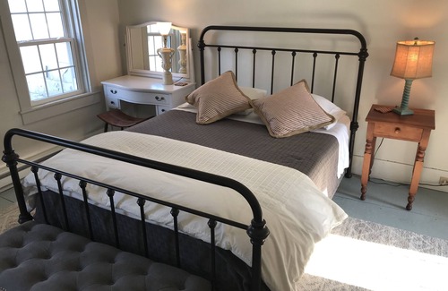 Franklin Casa | ¡Acogedor dormitorio en casa de huéspedes compartida, en el pueblo de Franklin, Nueva York!