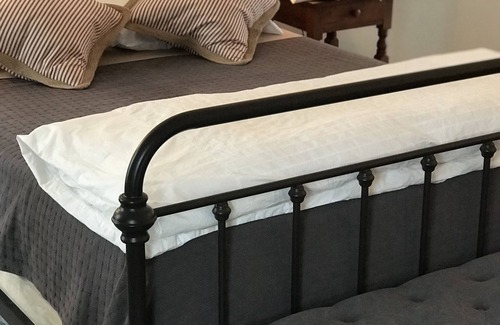 Franklin Casa | ¡Acogedor dormitorio en casa de huéspedes compartida, en el pueblo de Franklin, Nueva York!