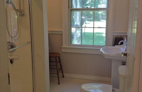 Franklin Casa | ¡Acogedor dormitorio en casa de huéspedes compartida, en el pueblo de Franklin, Nueva York!