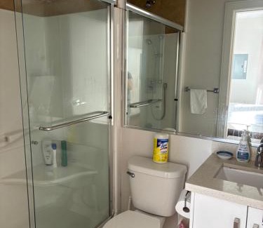 Hollyburn Casa | Cozy Bedroom Near Beach, Stanley Park, Cypress Mountain, Downtown Vancouver