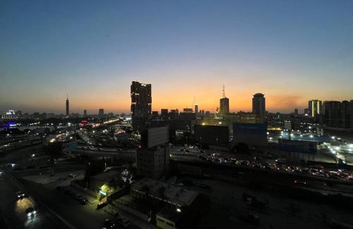 Qasr an-Nil Apartamento | Cozy bedroom overlooking downtown & the Nile