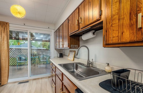 Mount Vernon Casa | Cozy Bee Hive Cheerful Stay Near Town