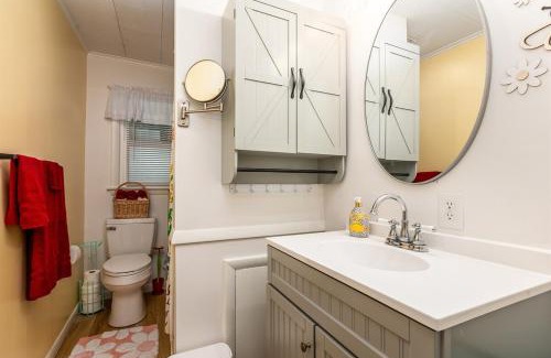 Mount Vernon Casa | Cozy Bee Hive- Cheerful Stay Near Town