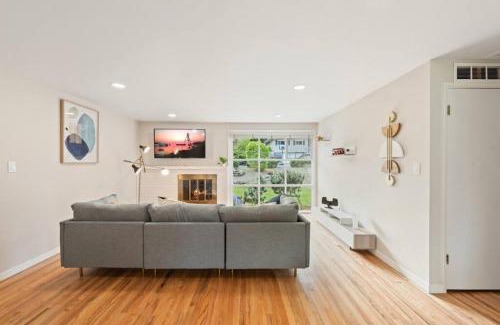 East Lake Hills Casa | Cozy Bellevue Home for Family Business Near Microsoft