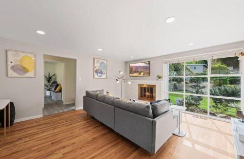 East Lake Hills Casa | Cozy Bellevue Home for Family Business Near Microsoft