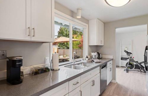 East Lake Hills Casa | Cozy Bellevue Home for Family Business Near Microsoft
