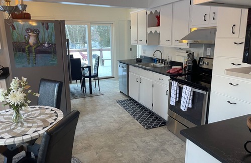 Pittsfield Cabaña | Cozy Berkshire cottage with fireplace.