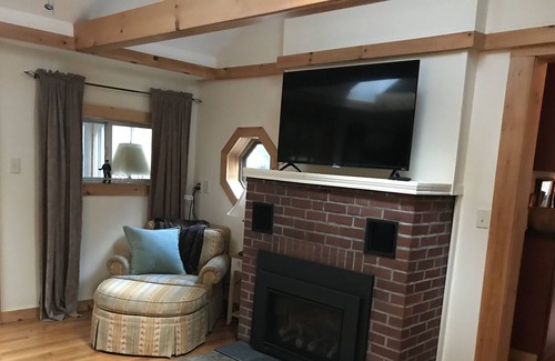 Great Barrington Casa | Cozy Berkshire home close to Lake Buel, Butternut and Great Barrington.