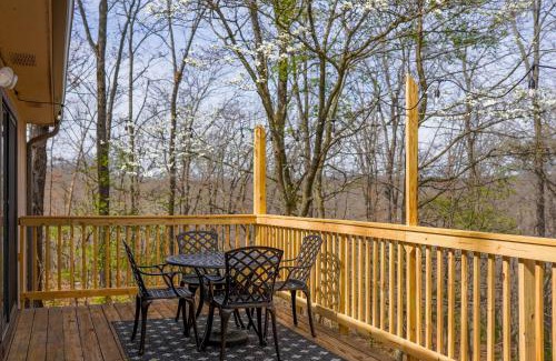 Bella Vista Casa | Cozy Bike-In & Out Retreat - Fire Pit Pet Friendly