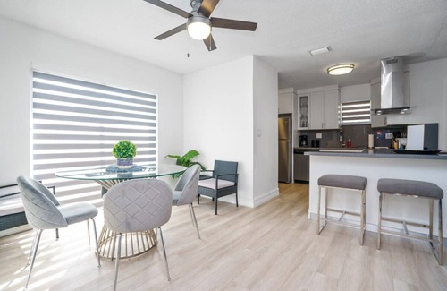 Cutler Bay Casa | Cozy Blue Door Duplex, Central in Cutler Bay