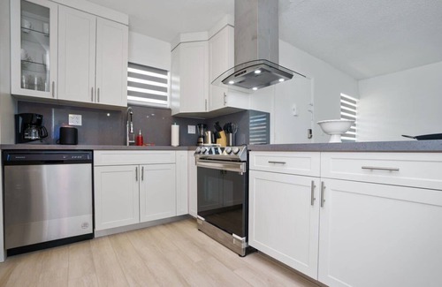 Cutler Bay Casa | Cozy Blue Door Duplex, Central in Cutler Bay