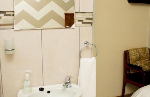 Amalinda Casa | Cozy Blue Guesthouse