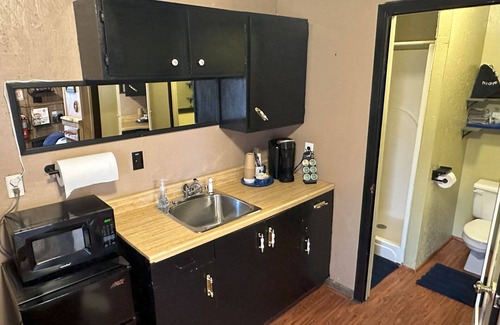 Canton Cabaña | Cozy Bluebonnet cottage in fabulous Canton with WiFi, AC