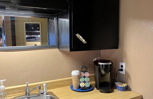 Canton Cabaña | Cozy Bluebonnet cottage in fabulous Canton with WiFi, AC