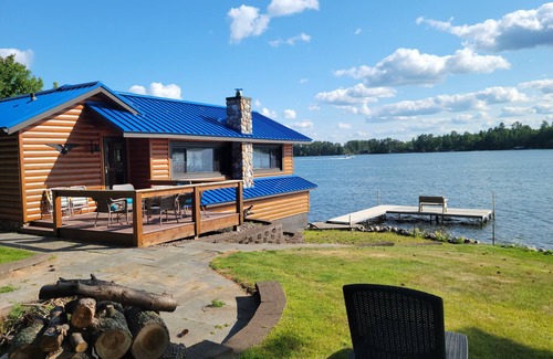 Arbor Vitae Cabina | Cozy boat house on the lake! Private dock and beautiful water views!