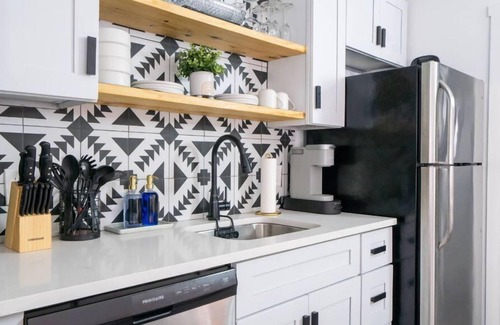 Melrose Condominio | Cozy Bohemian Condo with Pool by Barclé