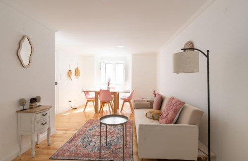 Socorro Apartamento | Cozy Bohemian Flat- Berry