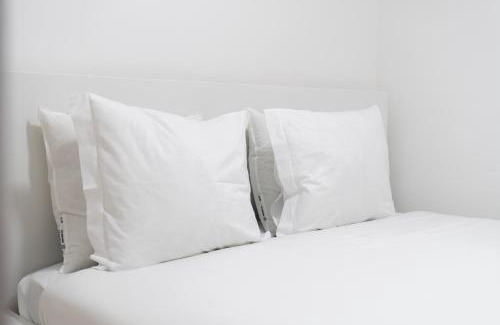 Socorro Apartamento | Cozy Bohemian Flat- Berry