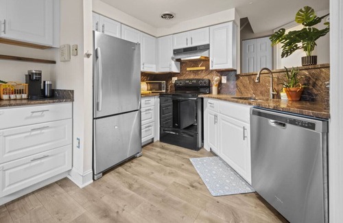 Montgomery Village Casa | Cozy Boho 3b3b | Playground