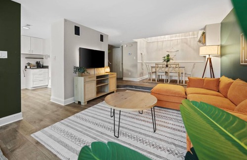 Montgomery Village Casa | Cozy Boho 3b3b | Playground