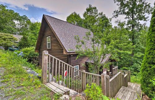 Boone Casa | Cozy Boone Cabin with Deck Close to Downtown!