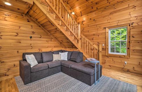 Boone Casa | Cozy Boone Cabin with Deck Close to Downtown!