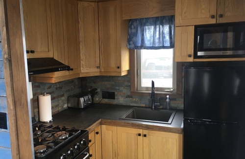 Port de Grave Chalet De Esquí | Cozy Boutique Chalet on the Ocean's Edge!