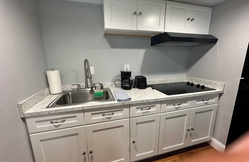 San Antonio Apartamento | Cozy BR Apt near Sea World, Lackland AFB, and great shopping.