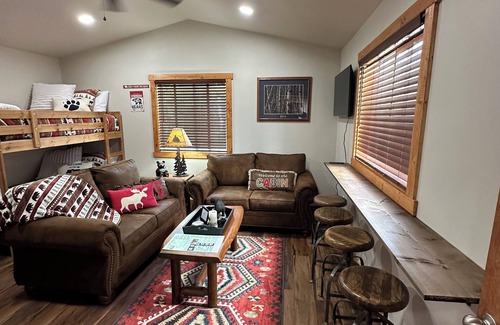 Island Park Cabina | Cozy brand-new 2-bedroom cabin in adorable Island Park near Yellowstone
