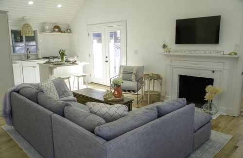 West Hyannisport Casa | Cozy BRAND NEW.3 bed 1 Bath, .8 Mile to Beach.