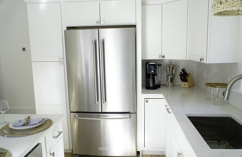 West Hyannisport Casa | Cozy BRAND NEW.3 bed 1 Bath, .8 Mile to Beach.