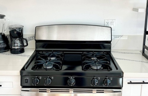 Reseda Apartamento | Cozy Brand New Casita in Tarzana!