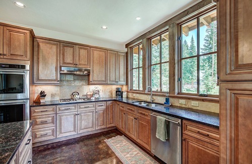 Blue River Casa | Cozy Breckenridge Ski Home Escape and relax in a secluded getaway. Sleeps 8