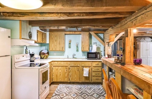 Carbon Hill Casa | Cozy Bremen Cabin with Hot Tub & Outdoor Bliss