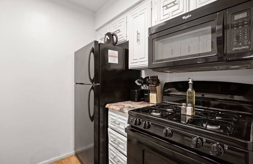 Brentwood Apartamento | Cozy Brentwood Smart Suite! |15 Min to 6th!