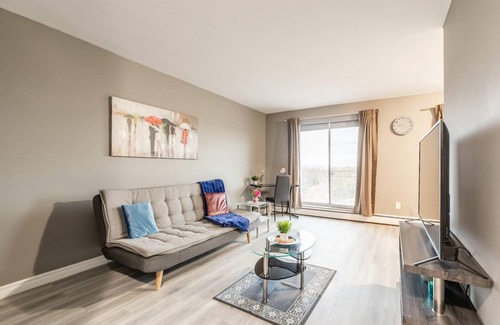 Rosedale Apartamento | Cozy & Bright-1BR King Apartment - near DT Hamilton!