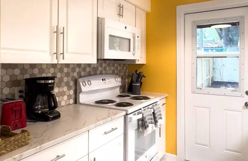 Alachua Casa | Cozy & bright 2-bedroom townhouse in Alachua