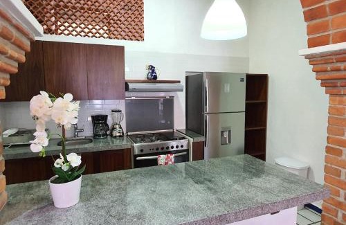 Colonia 5 de Diciembre Apartamento | Cozy & Bright Apartment Near The Beach and Close Walk To Malecon