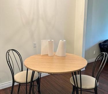 Northeast Edmonton Apartamento | Cozy & bright private one-bed rm