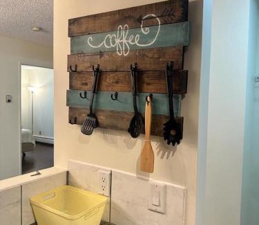 Northeast Edmonton Apartamento | Cozy & bright private one-bed rm
