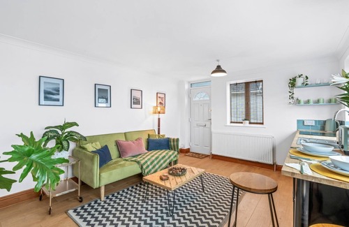 Woodingdean Apartamento | Tranquil Retreat | Parking & Trails Near Brighton