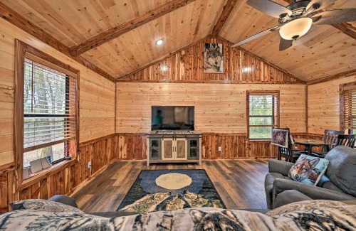 Broken Bow Casa | Cozy Broken Bow Cabin, Walk to the Lukfata Creek!