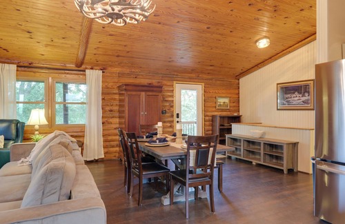 Brookville Cabina | Cozy Brookville Home w/ Fire Pit & Deck!